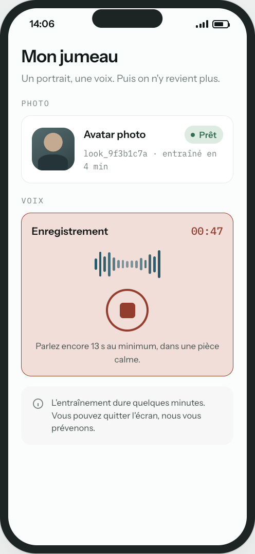 L'écran « Mon jumeau » de l'application TwinX pendant l'enregistrement de la voix.